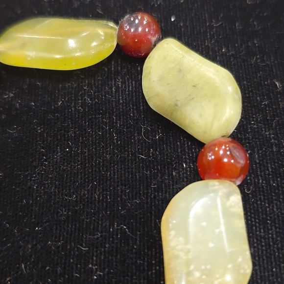 Jade and Carnelian Beaded Bracelet - Picture 4 of 6